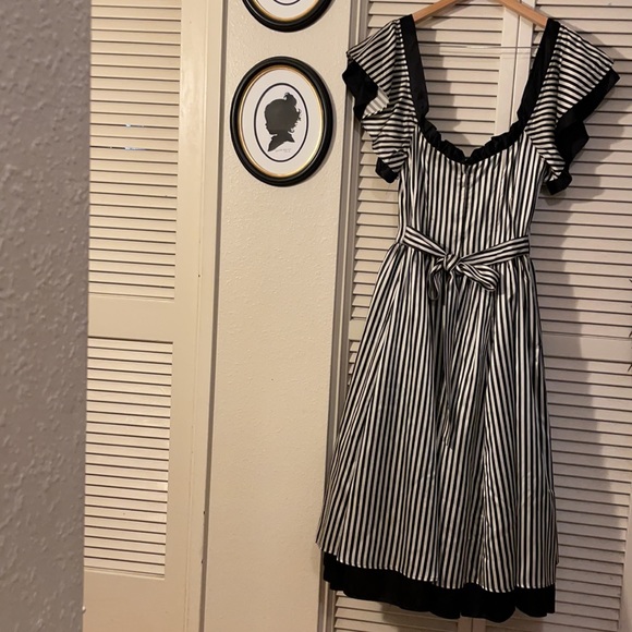 STUNNING Gunne Sax by Jessica McClintock Silky Stipe Ball Gown - Beetlejuice! - Picture 6 of 7